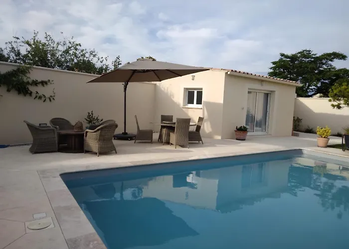 Neuf Avec Piscine Vakantiehuis